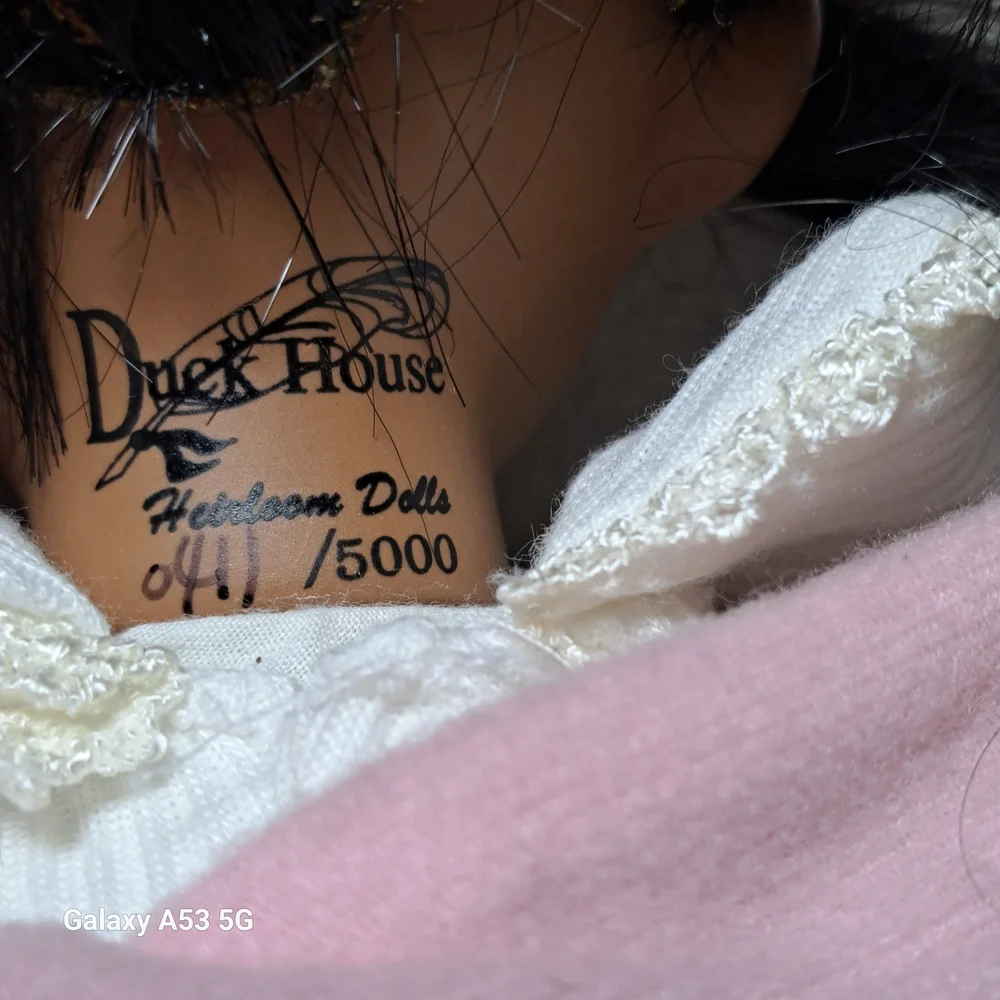 Duck House Heirloom Dolls 0411 / 5000
